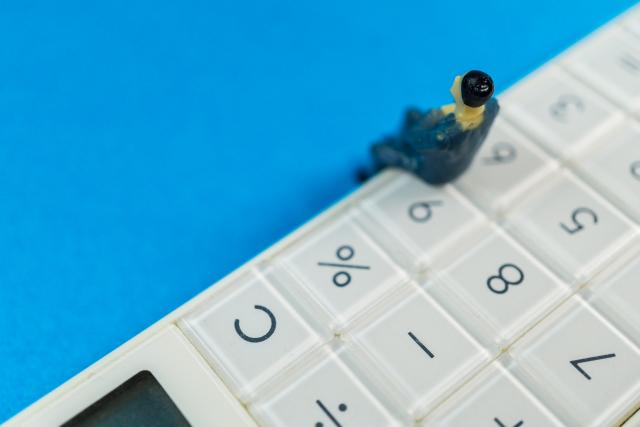 経費精算はアウトソーシングと楽楽精算で解消!