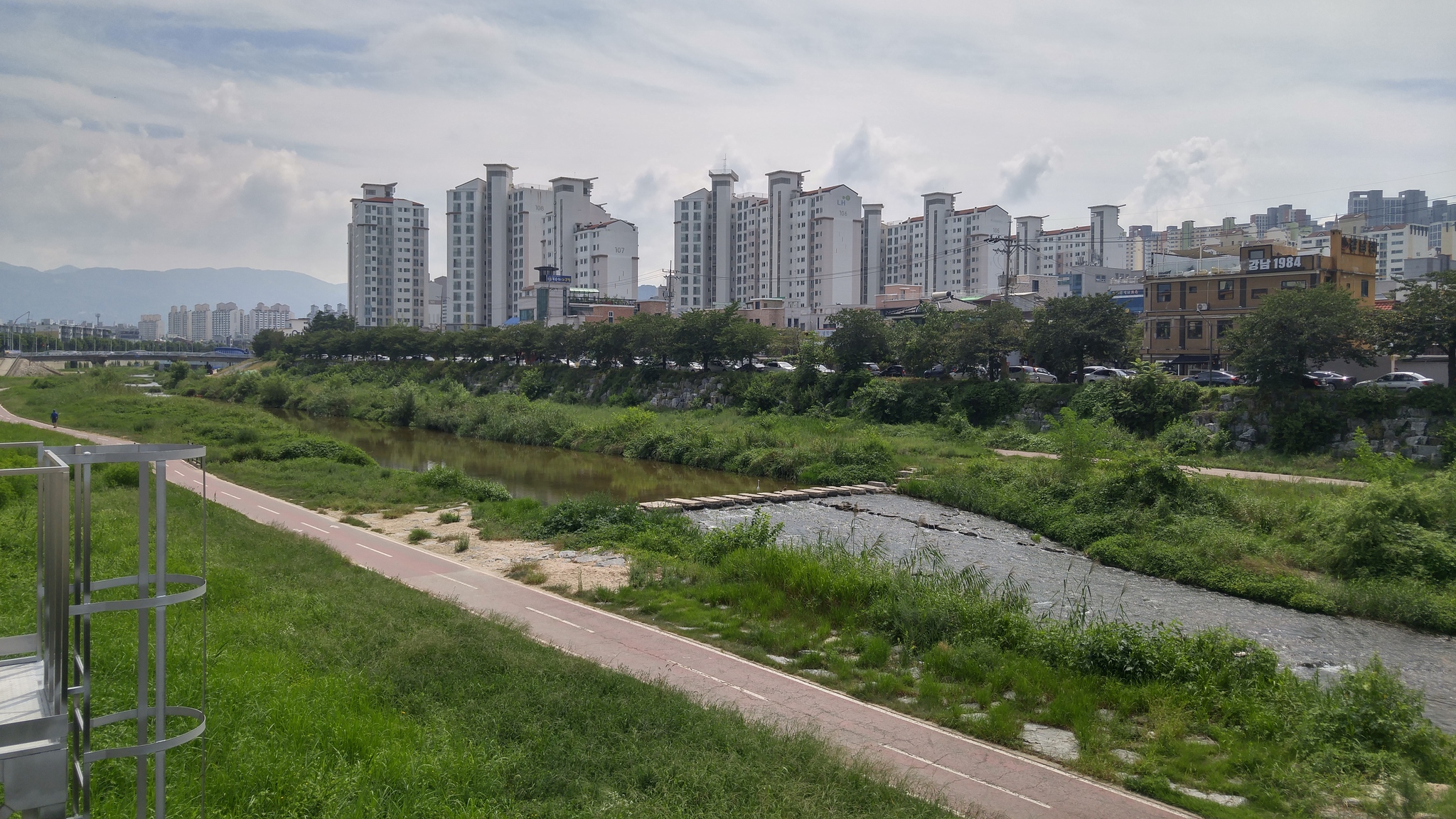 韓国、お引越し事情と学食