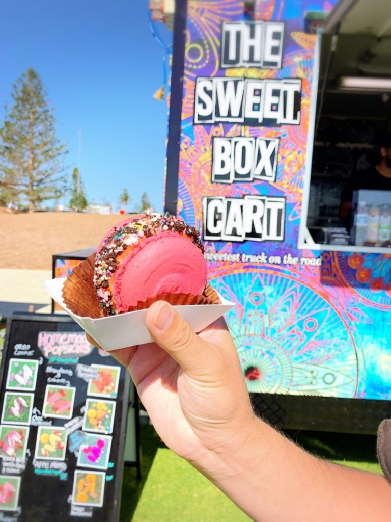 大きいマカロンのアイス