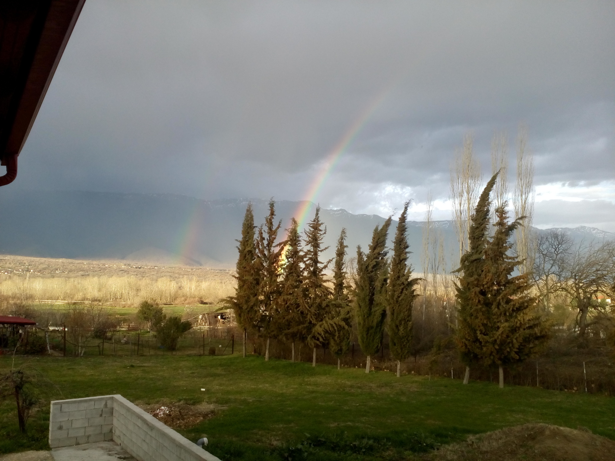 山沿いのギリシャから