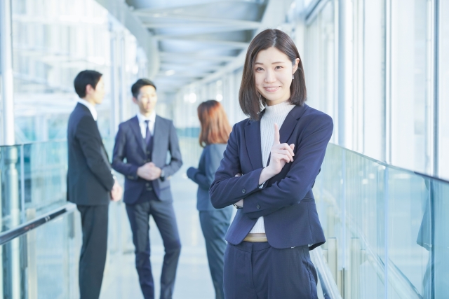 経理外注で管理効率化!アウトソーシングのメリットとデメリット