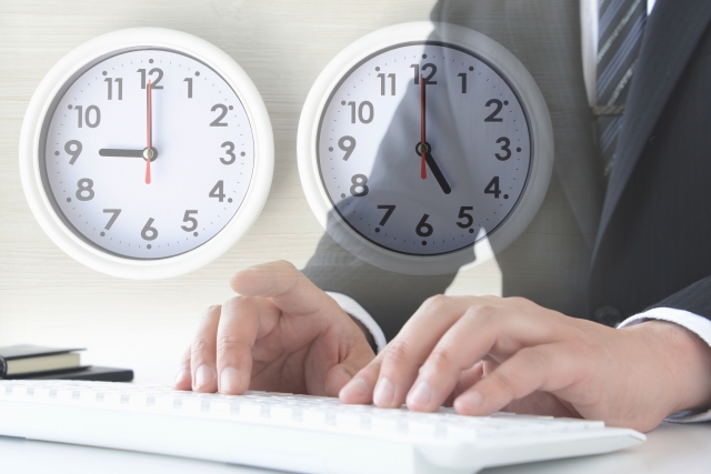 経費精算システムで経理を効率化!長時間労働を改善するカギに