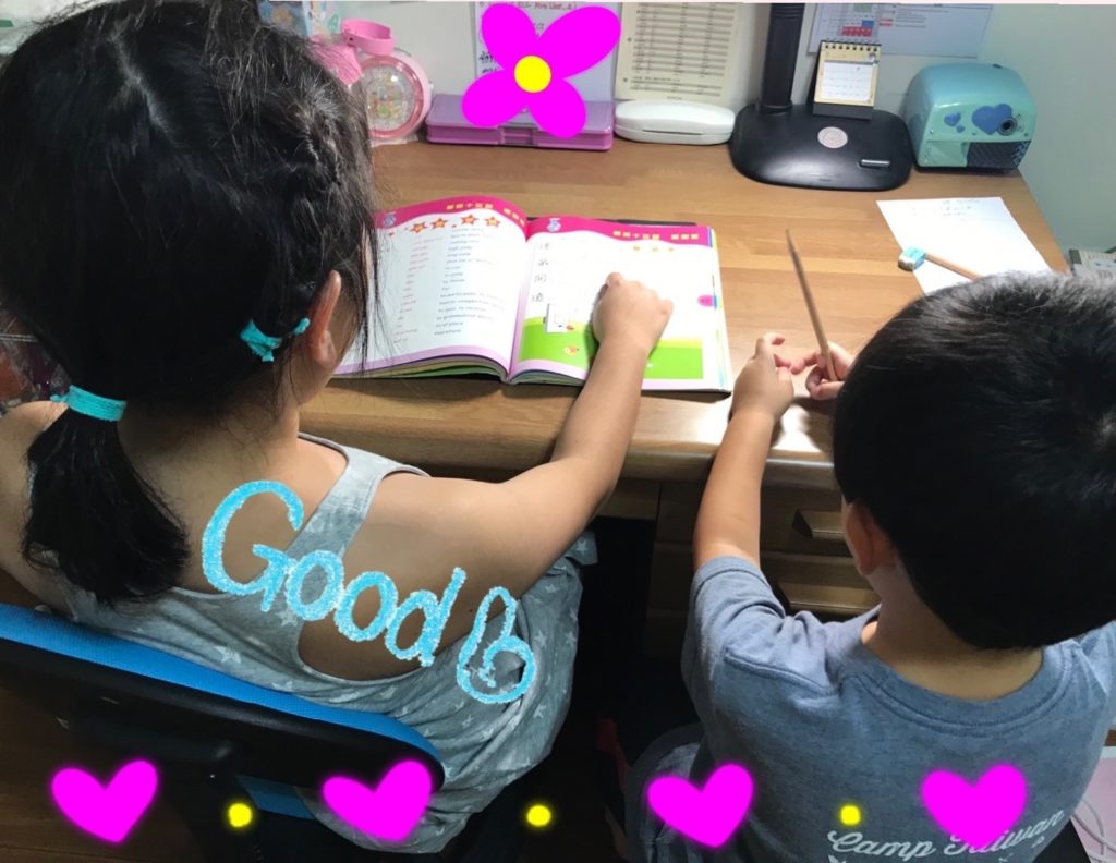 娘と息子が仲良く勉強