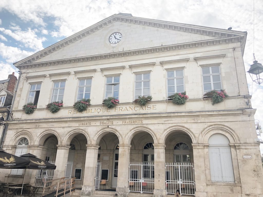 県立音楽院の建物