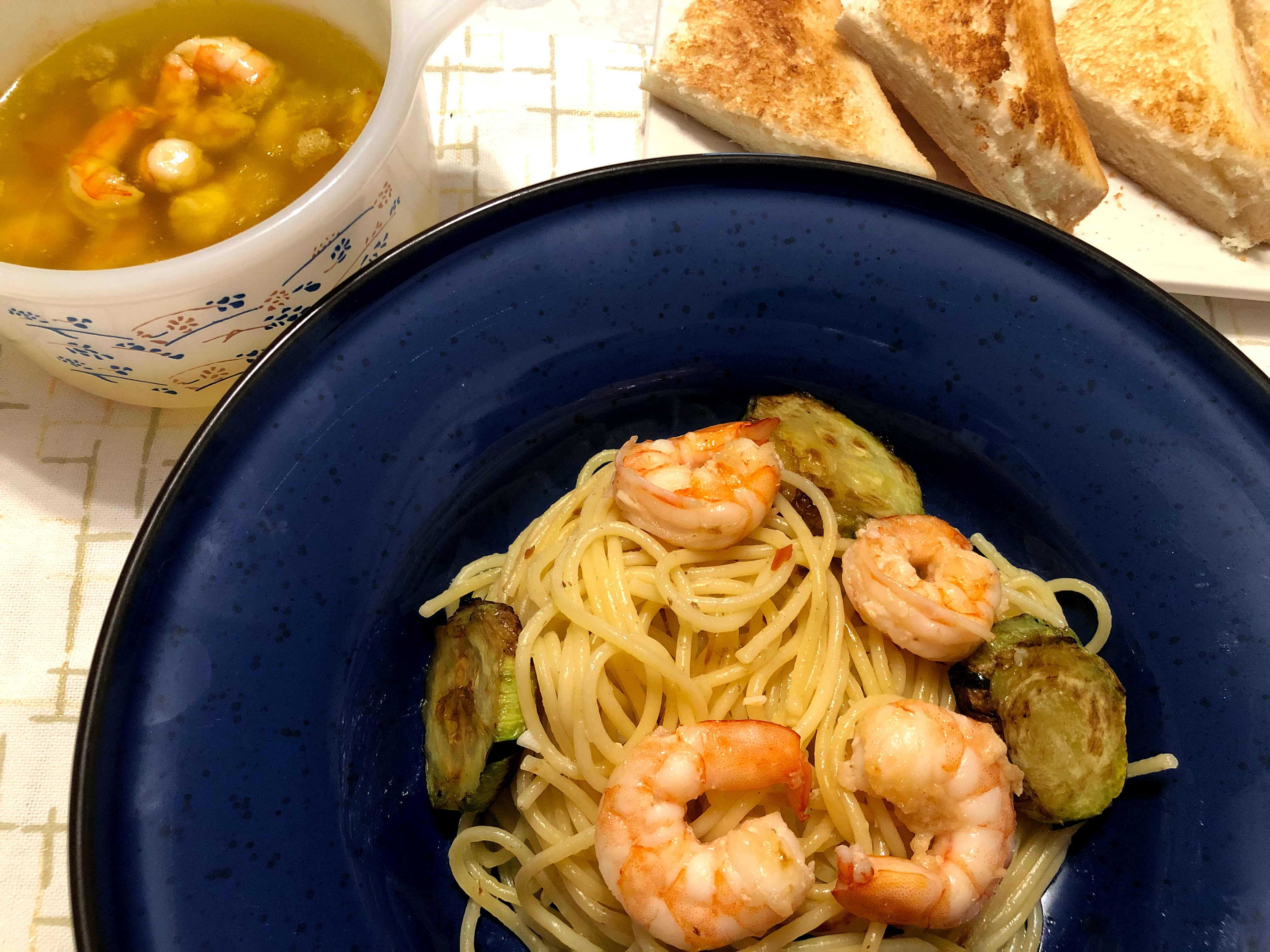 時短!?簡単!1つで2つのおいしさ「海老のアヒージョパスタ」