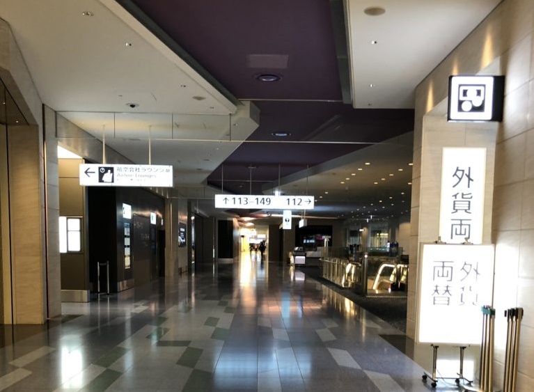 空港ロビー