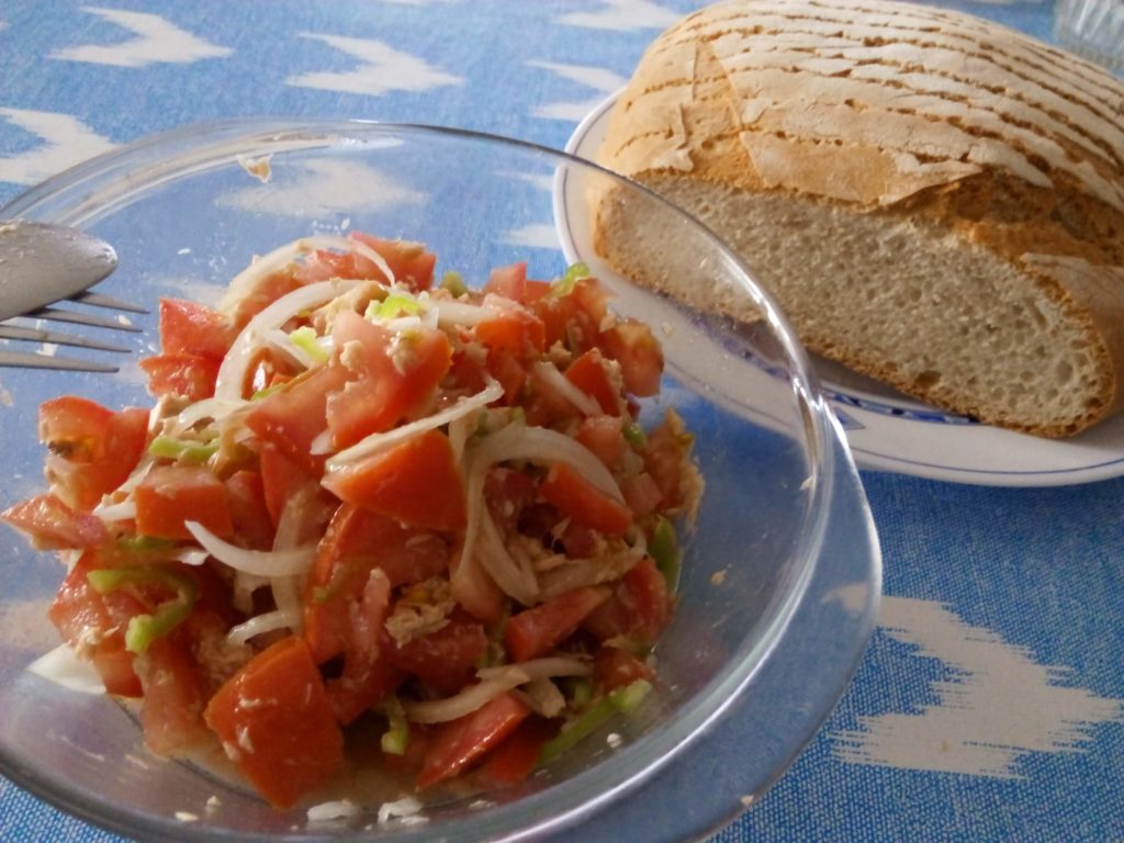 完成したものをパンといただく