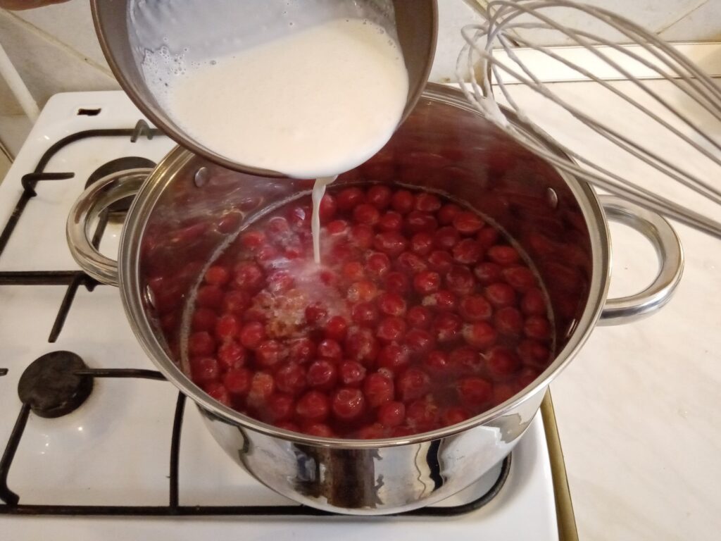 手順3　コーンスターチをいれる